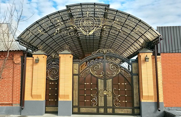 Купить или заказать ворота для дома с навесом - стильные и надежные решения для вашего участка в Когалыме от 41837 руб | ВоротМастер-Кгл